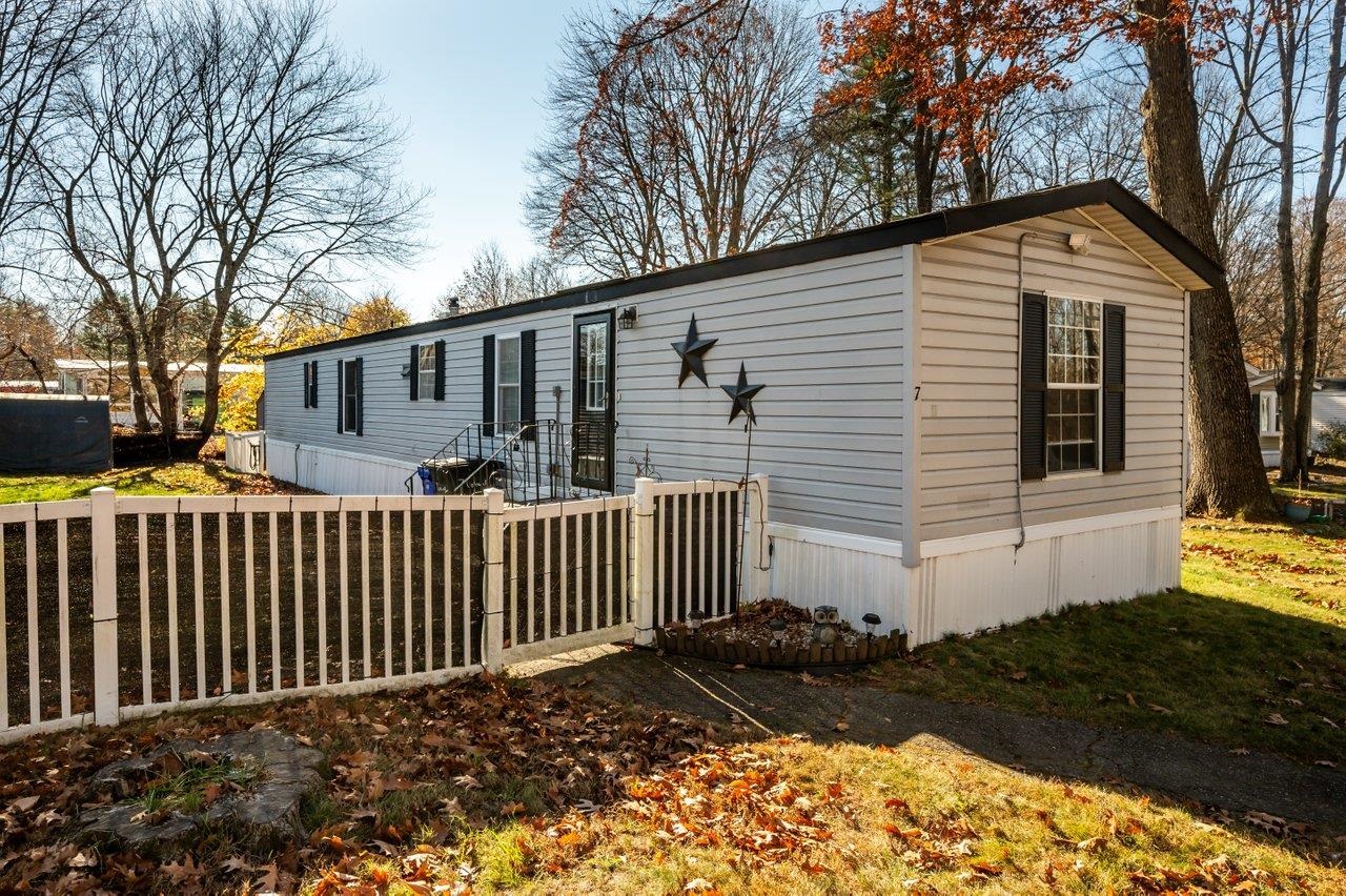 7 Cornwall Street Exeter, NH 03833 - Photo 1 of 29 Gallery Image 1
