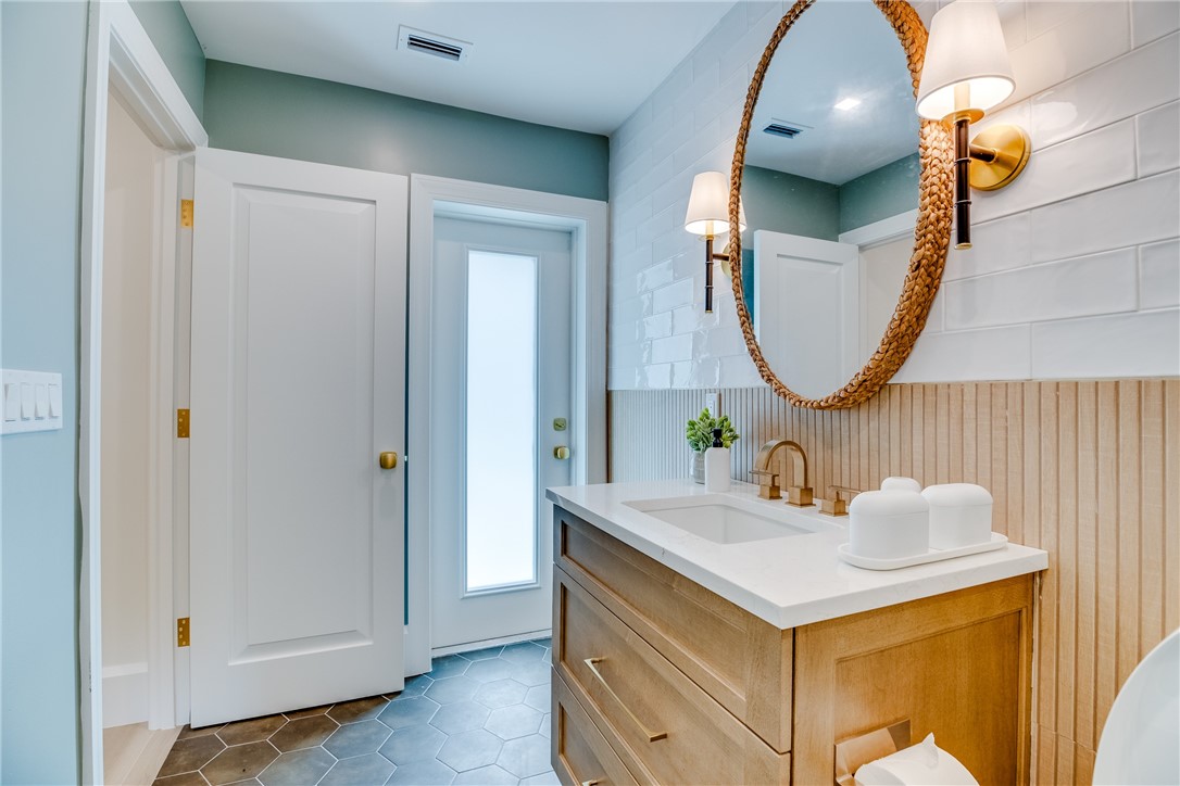 700 Holly Road Vero Beach, FL 32963 - Photo 28 of 36 a bathroom with a sink and a mirror
