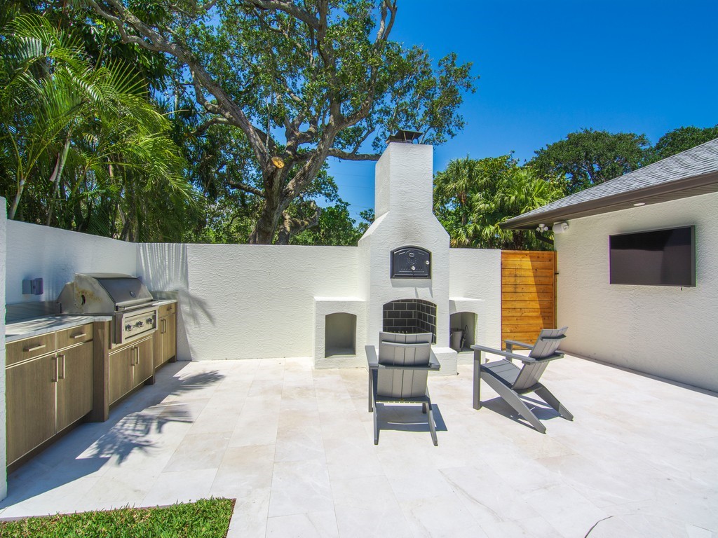 700 Holly Road Vero Beach, FL 32963 - Photo 33 of 36 a view of a kitchen with a sink and a table and chairs