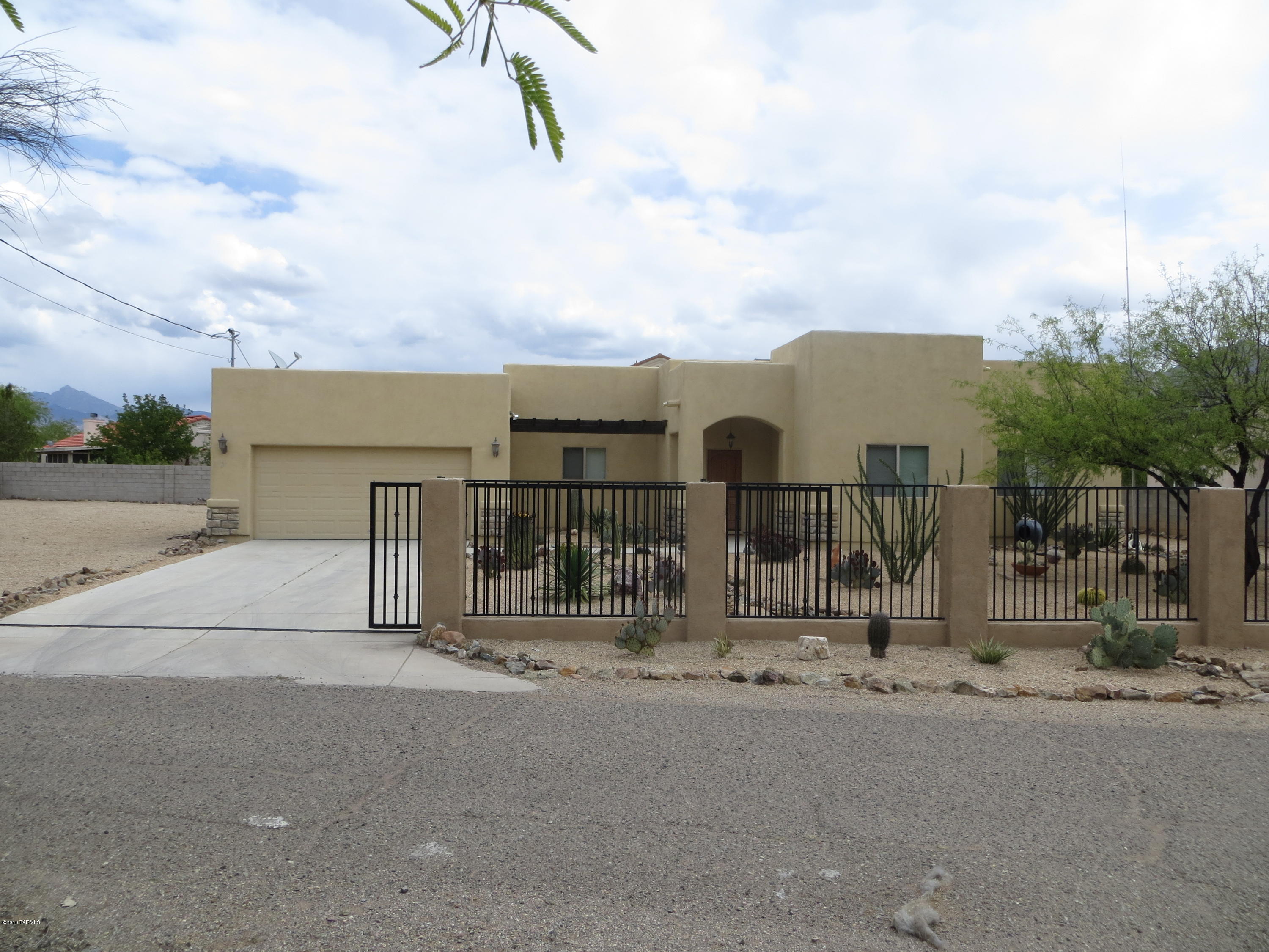 1703 Matus Court Rio Rico, AZ 85648 - Photo 4 of 28