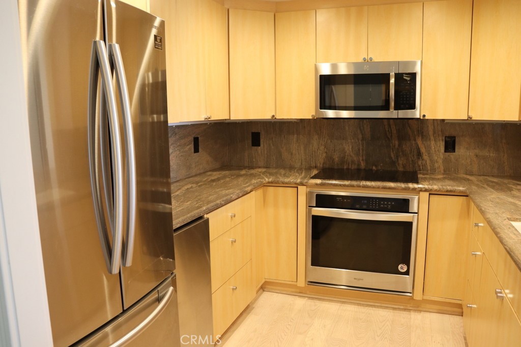 2385 Roscomare Road, Unit E10 Los Angeles, CA 90077 - Photo 16 of 40