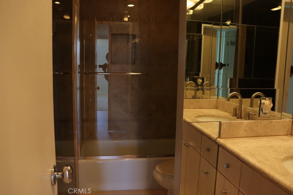 2385 Roscomare Road, Unit E10 Los Angeles, CA 90077 - Photo 31 of 40