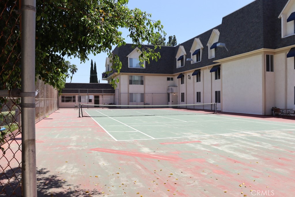 2385 Roscomare Road, Unit E10 Los Angeles, CA 90077 - Photo 38 of 40