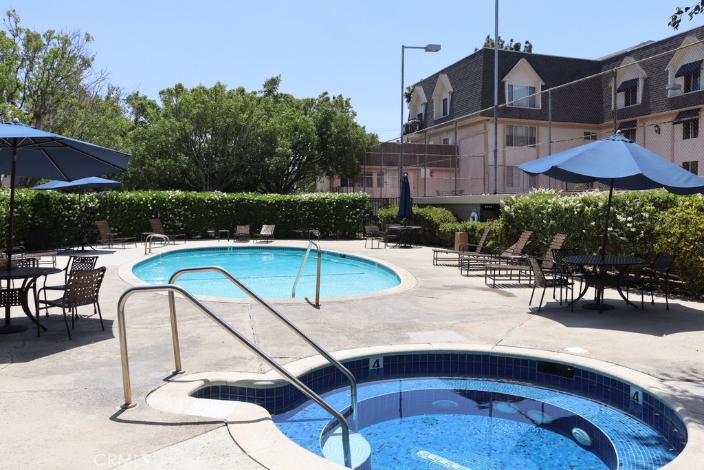 2385 Roscomare Road, Unit E10 Los Angeles, CA 90077 - Photo 9 of 40