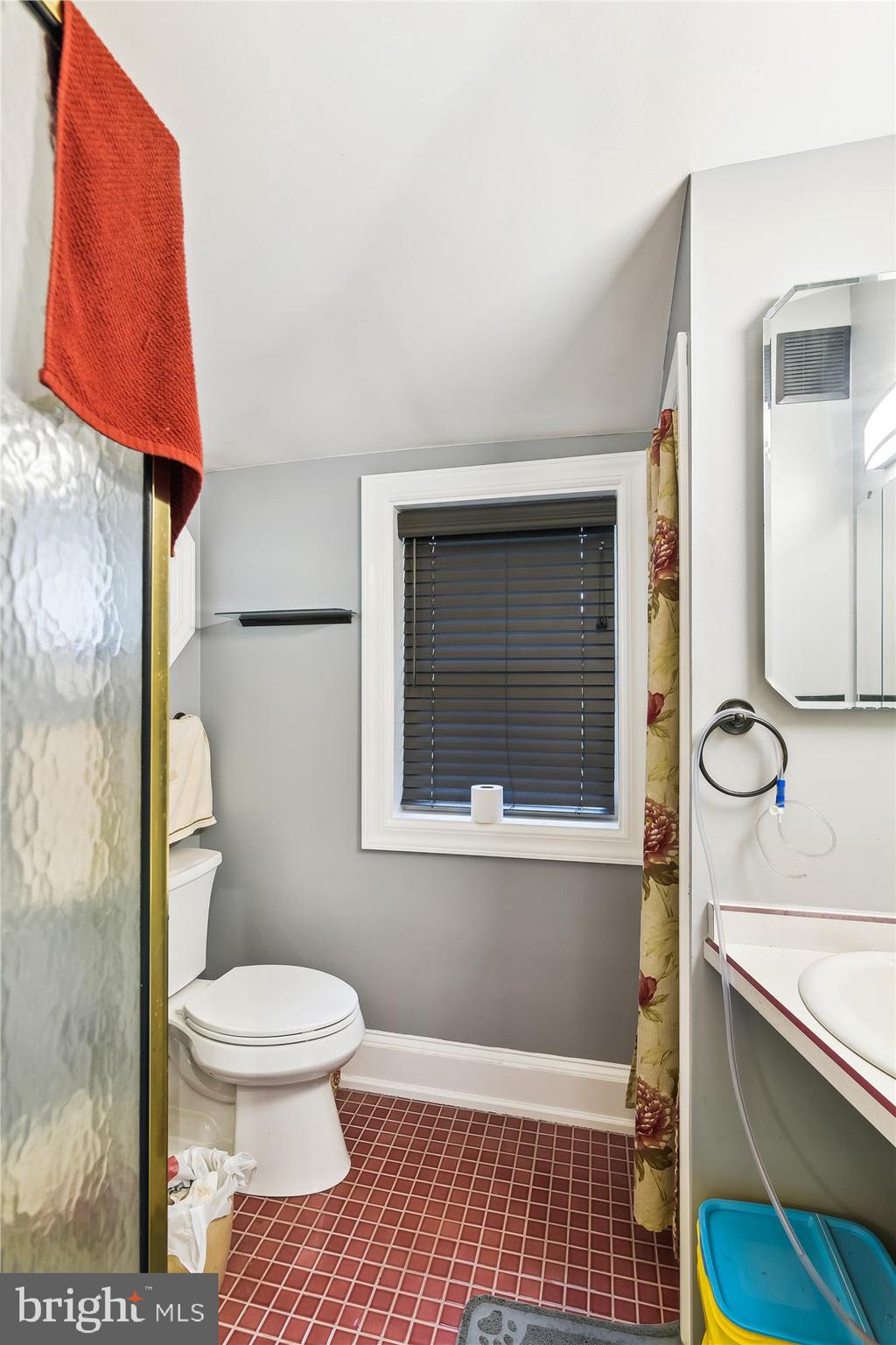 1721 Grandview Road Pasadena, MD 21122 - Photo 24 of 32 Bath