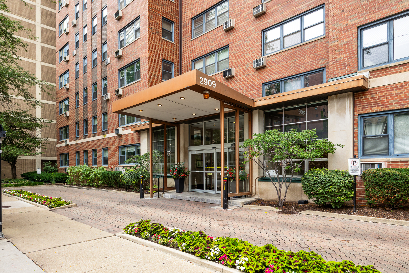 2909 North Sheridan Road, Unit 1703 Chicago, IL 60657 - Photo 14 of 14 Gallery Image 14
