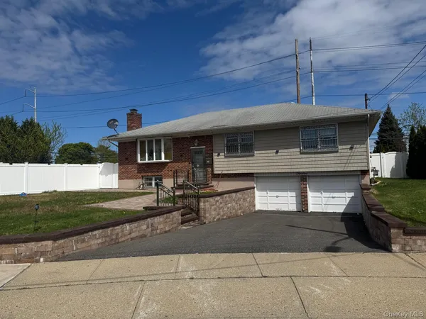 $899,000 | 12 Hilton Court, Hicksville, NY 11801
