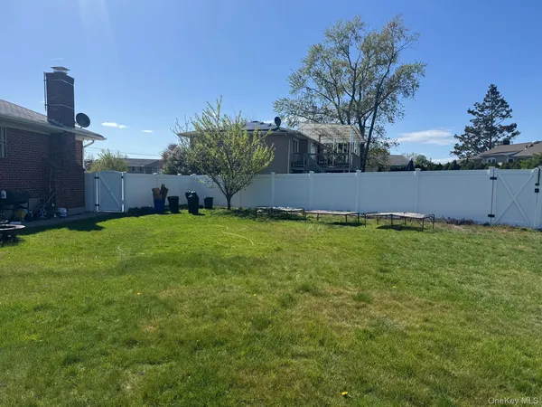 $899,000 | 12 Hilton Court, Hicksville, NY 11801