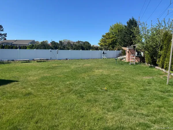 $899,000 | 12 Hilton Court, Hicksville, NY 11801