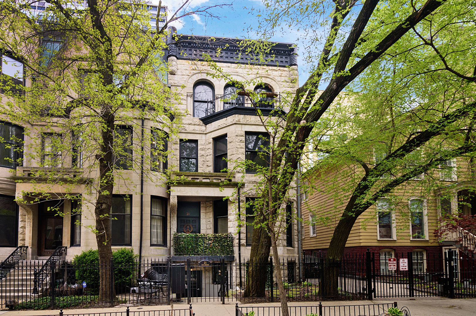 21 East Division Street, Unit GDNN Chicago, IL 60611 - Photo 1 of 5