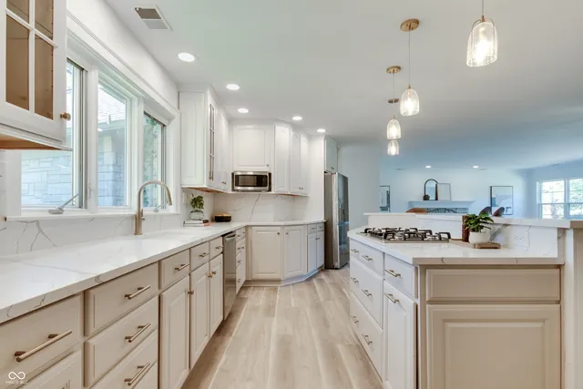 $848,000 | 6502 Allisonville Road, Indianapolis, IN 46220