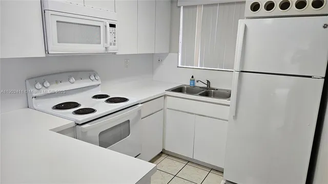 $2,400 | 8079 Northwest 8th Street, Unit 9, Miami, FL 33126