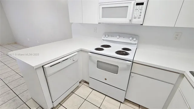 $2,400 | 8079 Northwest 8th Street, Unit 9, Miami, FL 33126