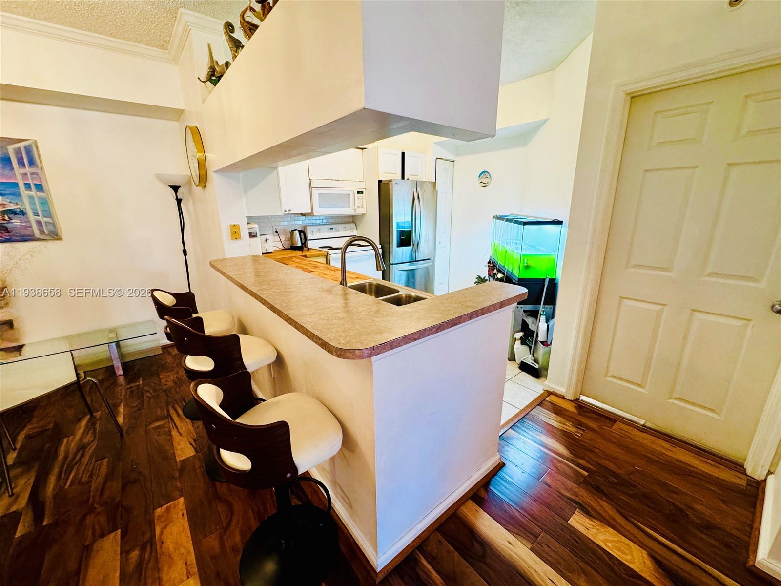 17150 North Bay Road, Unit 2412 Sunny Isles Beach, FL 33160 - Photo 4 of 29