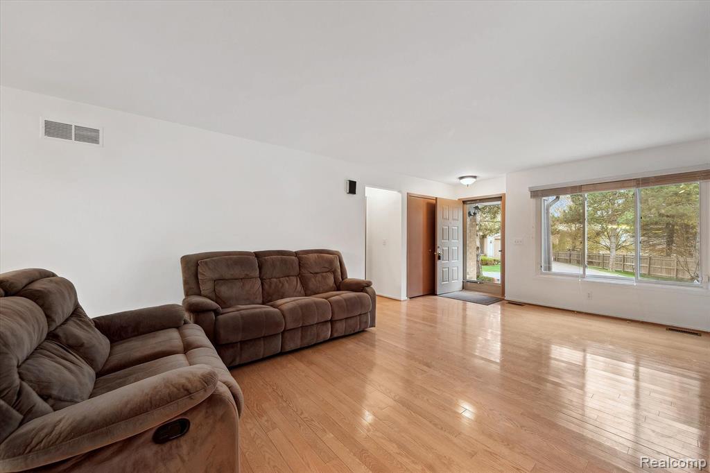 29691 Sierra Point Circle Farmington Hills, MI 48331 - Photo 10 of 41