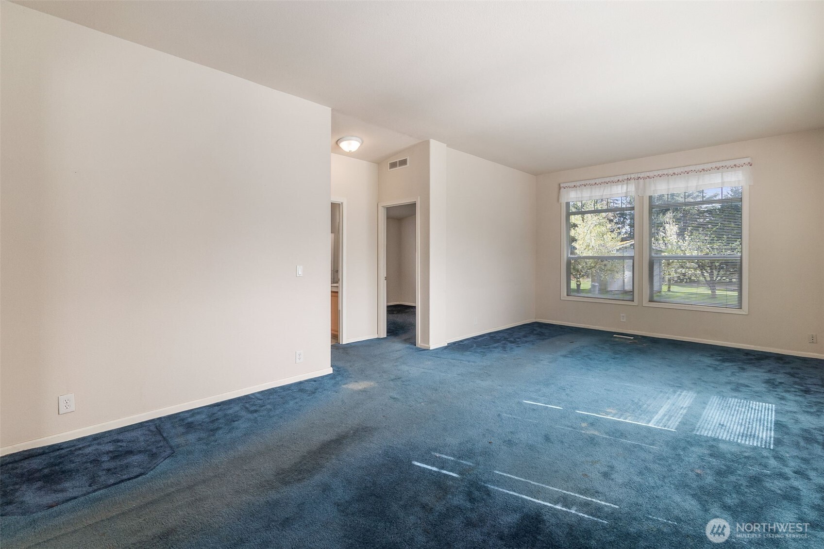 271 Romerman Road, Unit 22 Chehalis, WA 98532 - Photo 12 of 27 an empty room with windows