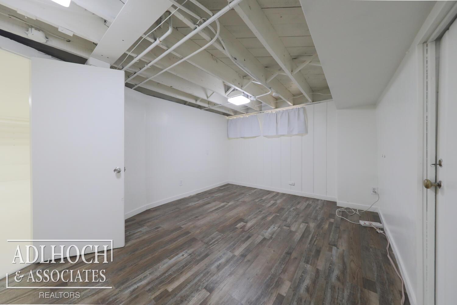 320 Moran Road Grosse Pointe, MI 48236 - Photo 18 of 20 50128877-2d9f94ac-7f3a-4318-a80c-49b5ec0e7e36.JPG