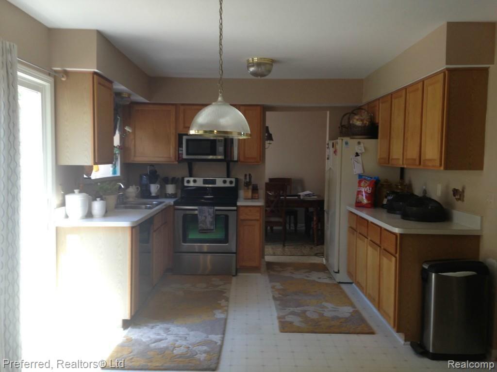 1564 Millbrook Road Canton, MI 48188 - Photo 3 of 12 m5.jpg