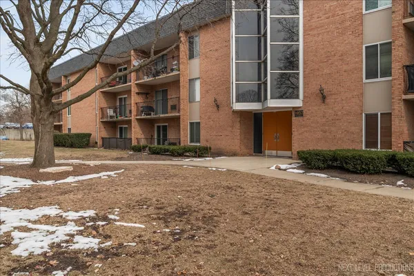 $244,500 | 1052 North Mill Street, Unit 111, Naperville, IL 60563