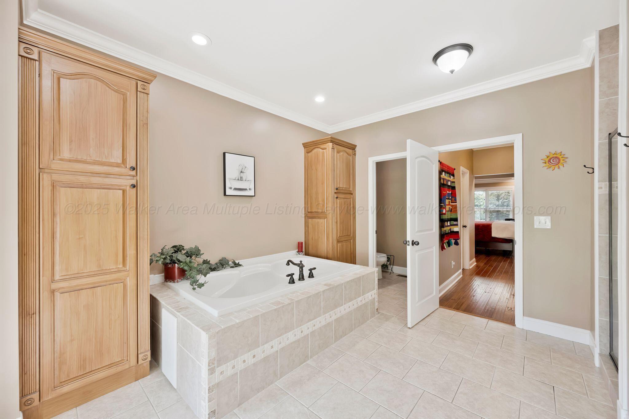 336 Hidden Way Jasper, AL 35503 - Photo 22 of 47 Master Bathroom