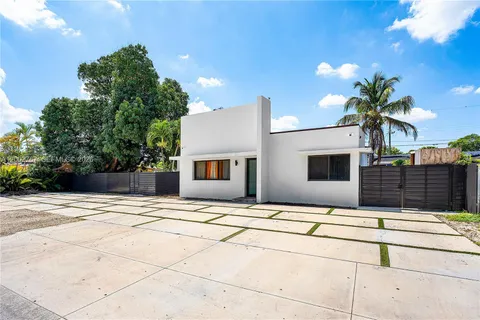a house view with a outdoor space