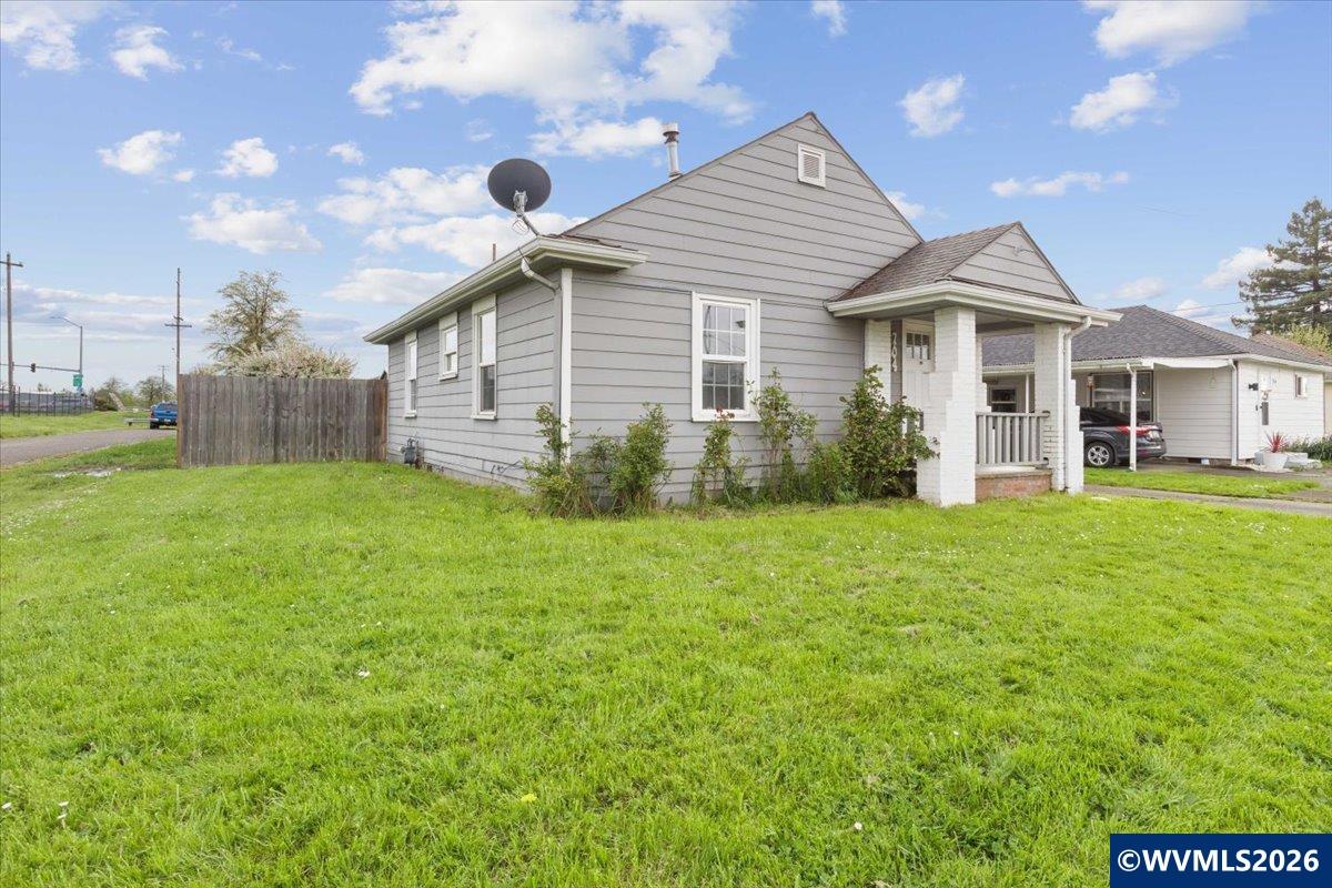704 Southwest 16th Avenue Albany, OR 97321 - Photo 2 of 35