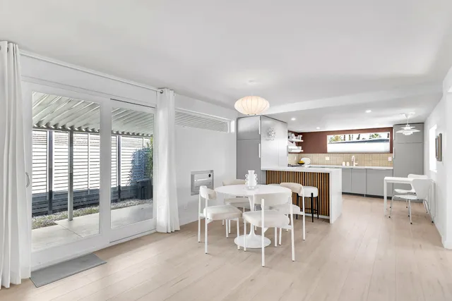 a view of a water fountain in front of a building