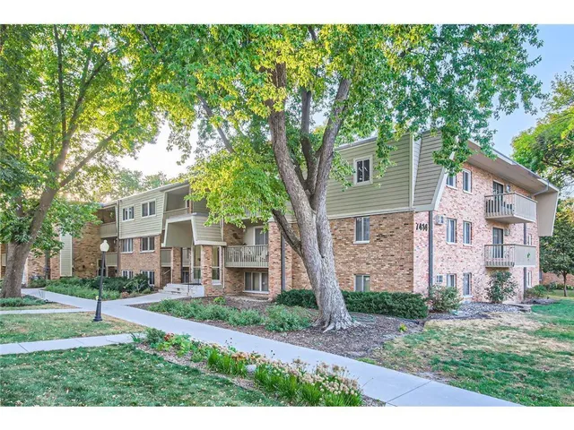 $144,900 | 7414 West 22nd Street, Unit 114, St. Louis Park, MN 55426