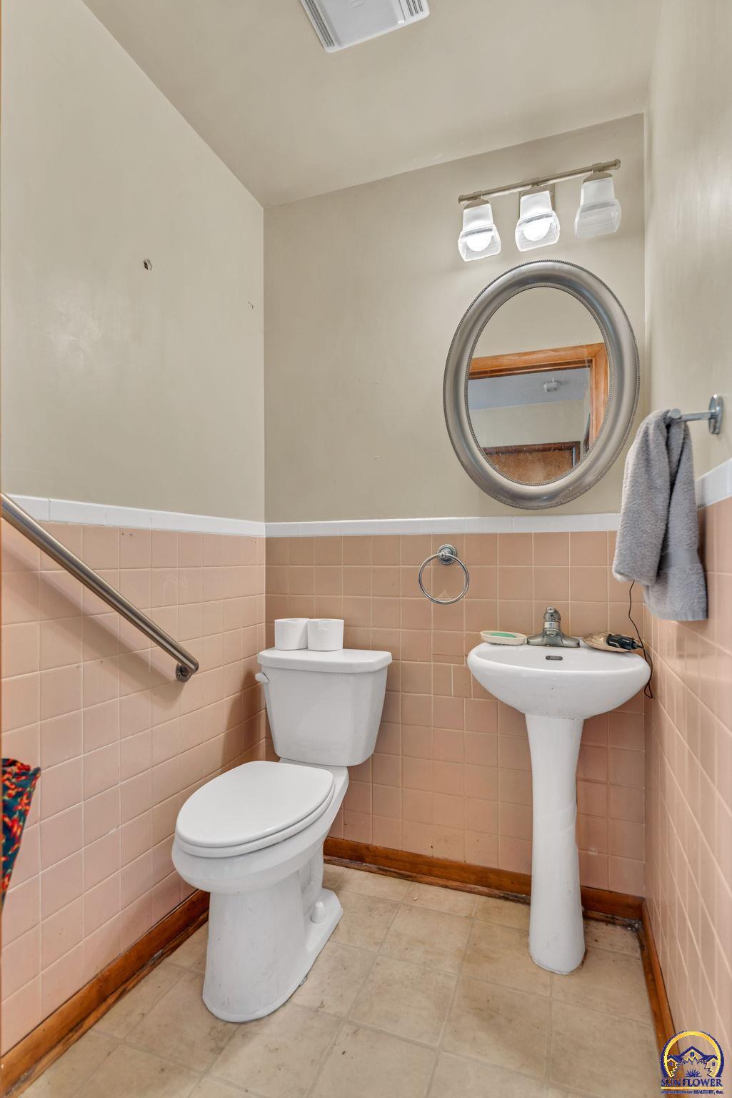 2886 Southwest Mulvane Street Topeka, KS 66611 - Photo 20 of 34