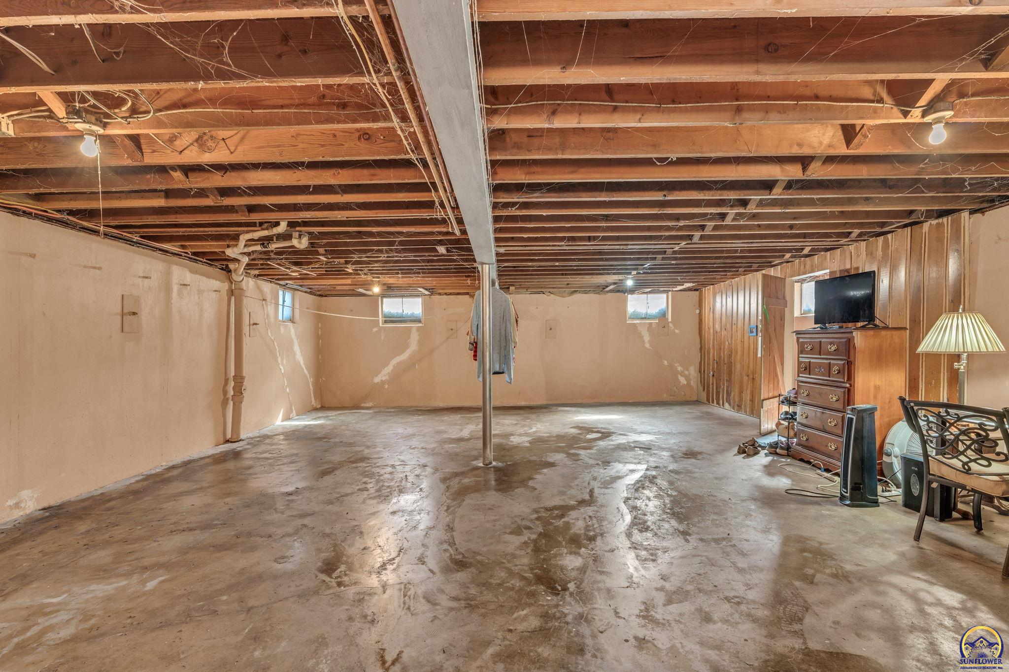 2886 Southwest Mulvane Street Topeka, KS 66611 - Photo 24 of 34