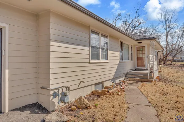 $200,000 | 2886 Southwest Mulvane Street, Topeka, KS 66611