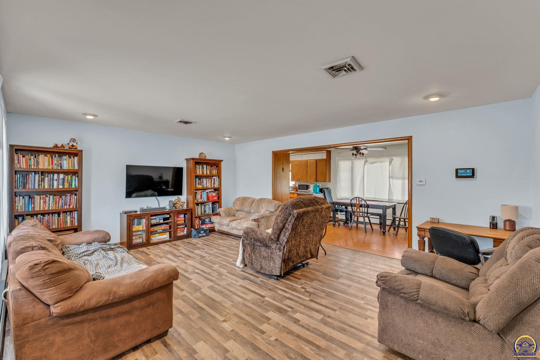 2886 Southwest Mulvane Street Topeka, KS 66611 - Photo 6 of 34