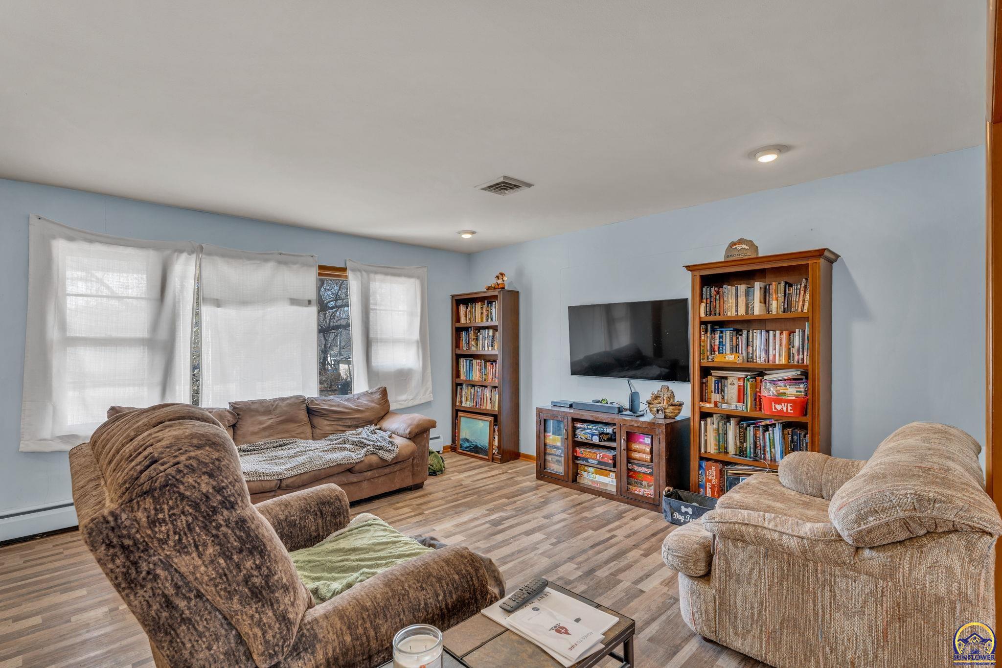 2886 Southwest Mulvane Street Topeka, KS 66611 - Photo 7 of 34