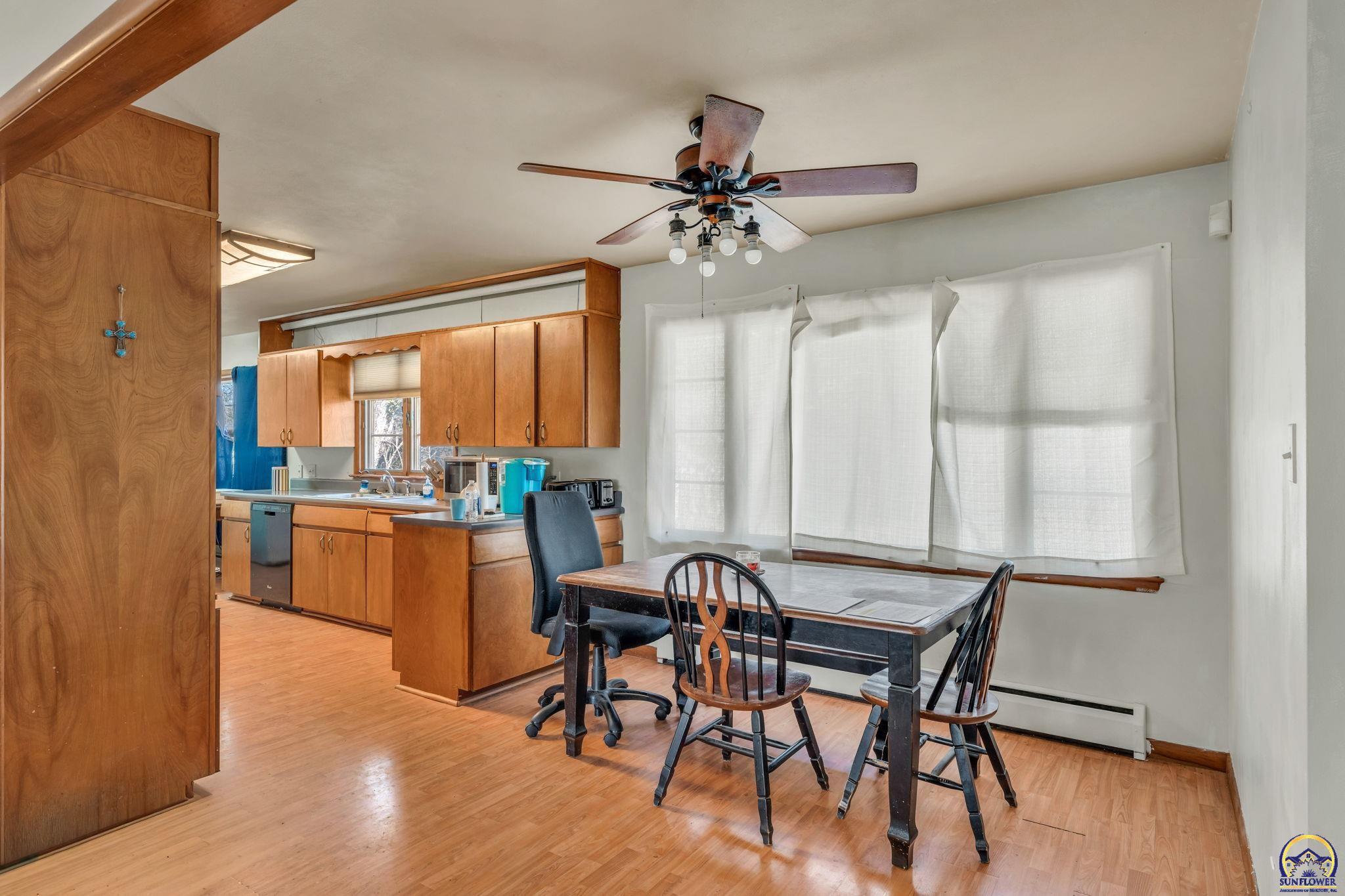 2886 Southwest Mulvane Street Topeka, KS 66611 - Photo 9 of 34