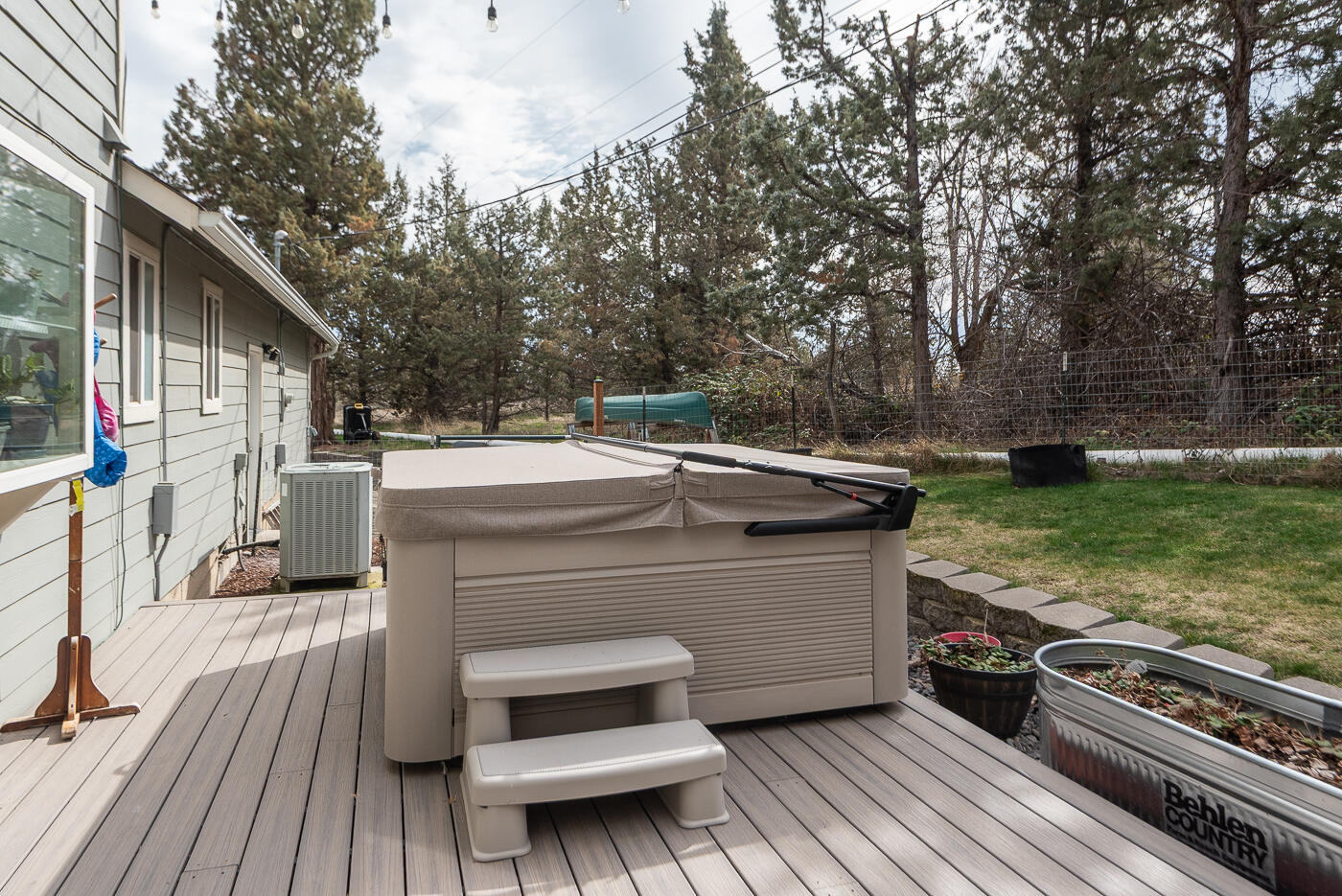 905 Southwest Burns Lane Madras, OR 97741 - Photo 16 of 46 Backyard private hot tub area