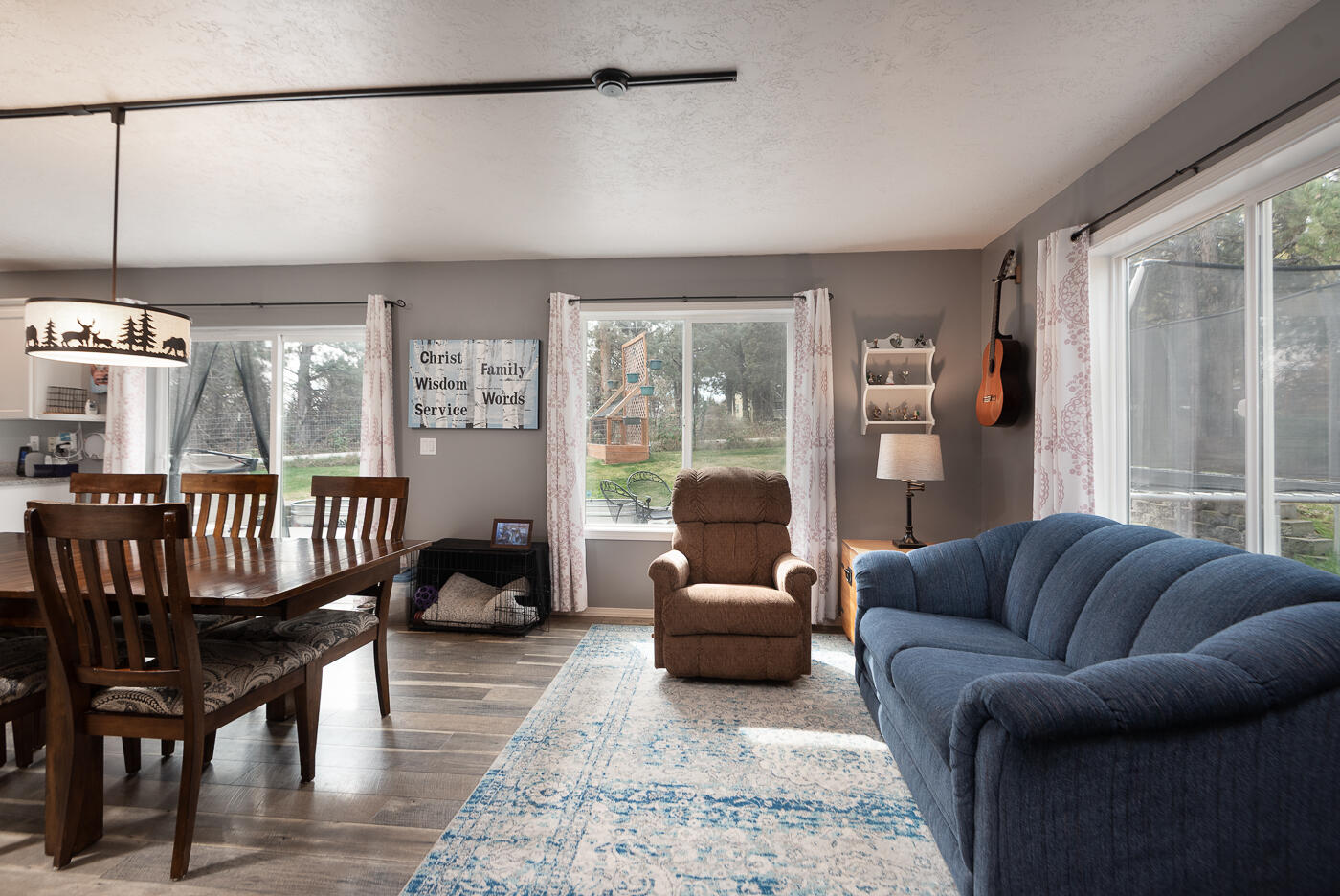 905 Southwest Burns Lane Madras, OR 97741 - Photo 18 of 46 Family room