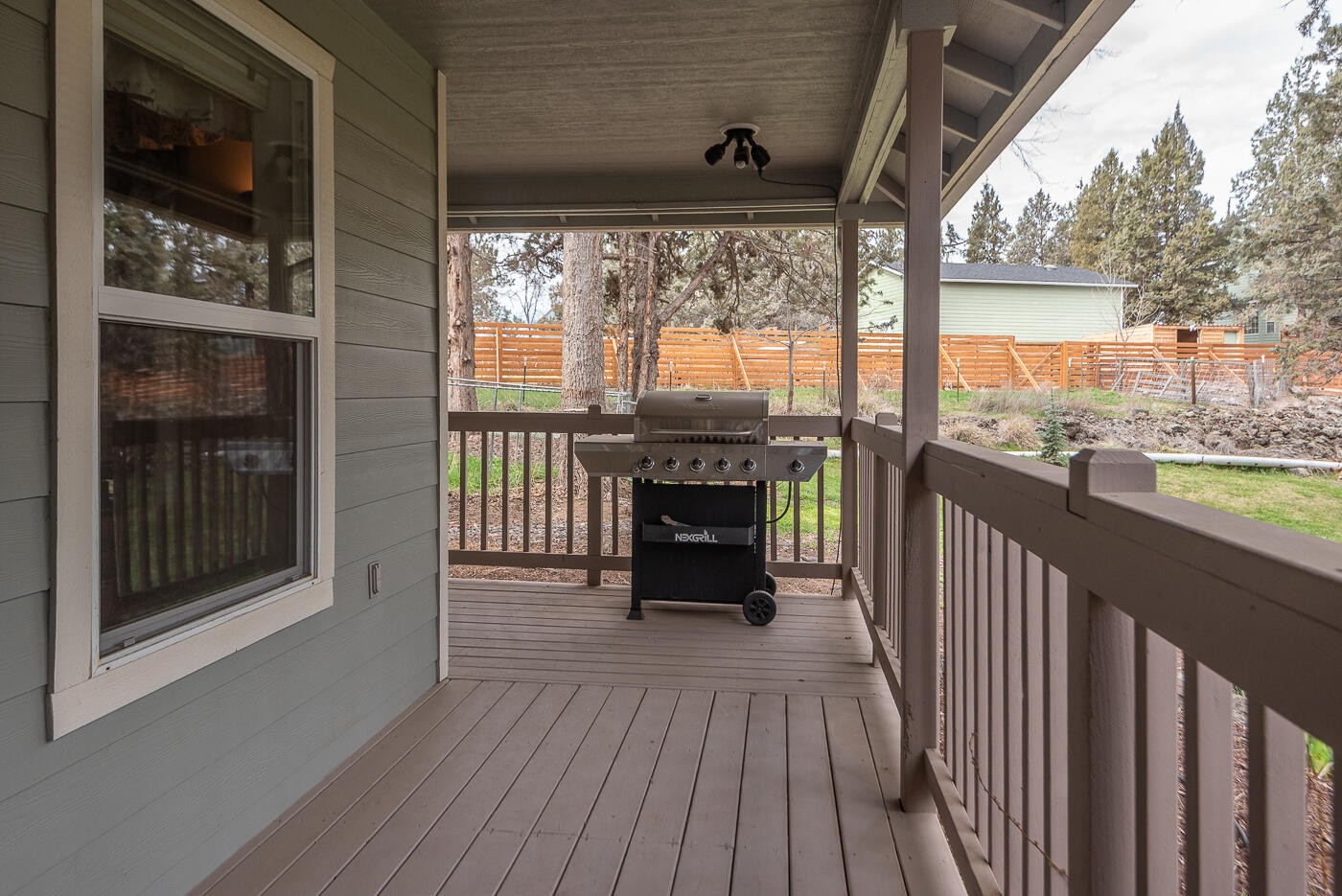 905 Southwest Burns Lane Madras, OR 97741 - Photo 5 of 46 Wrap around covered porch