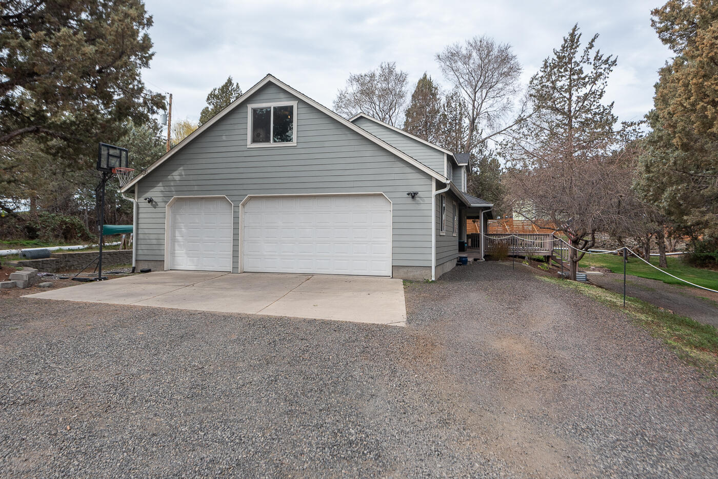 905 Southwest Burns Lane Madras, OR 97741 - Photo 9 of 46 3 car garage