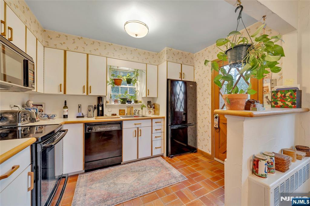 460 Maple Avenue Washington Township, NJ 07676 - Photo 11 of 32