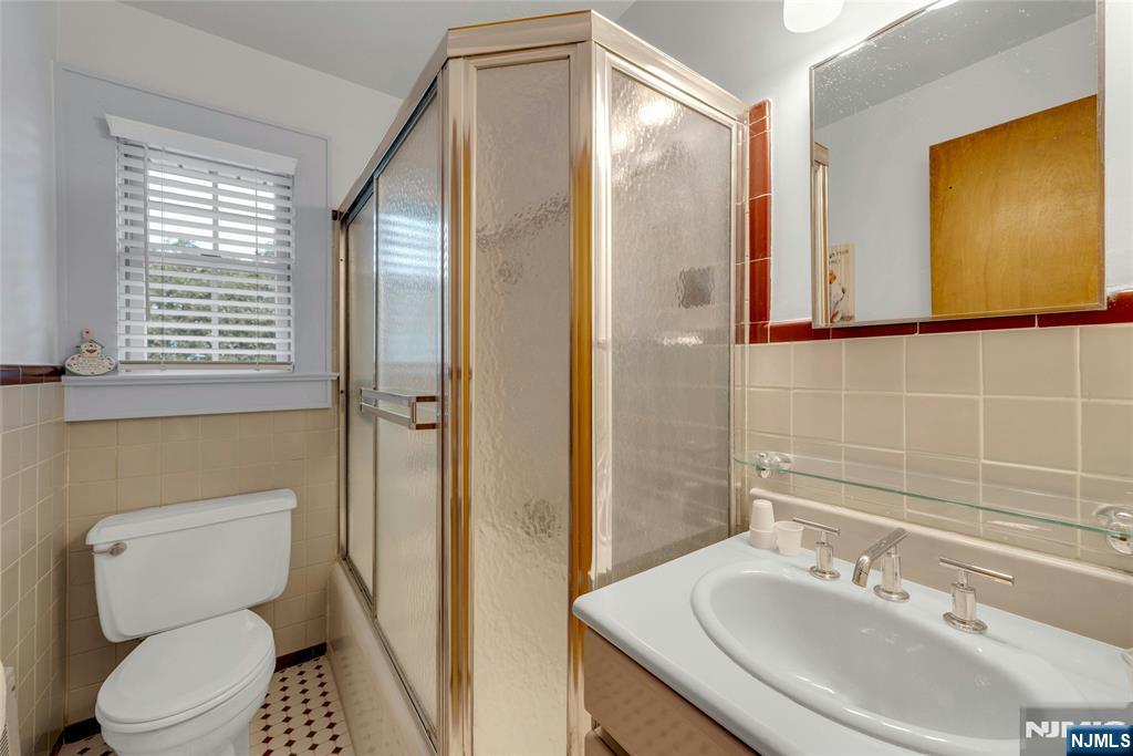 460 Maple Avenue Washington Township, NJ 07676 - Photo 17 of 32