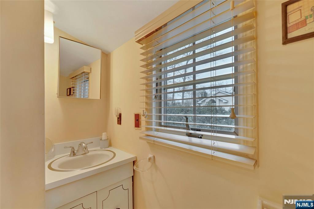 460 Maple Avenue Washington Township, NJ 07676 - Photo 19 of 32