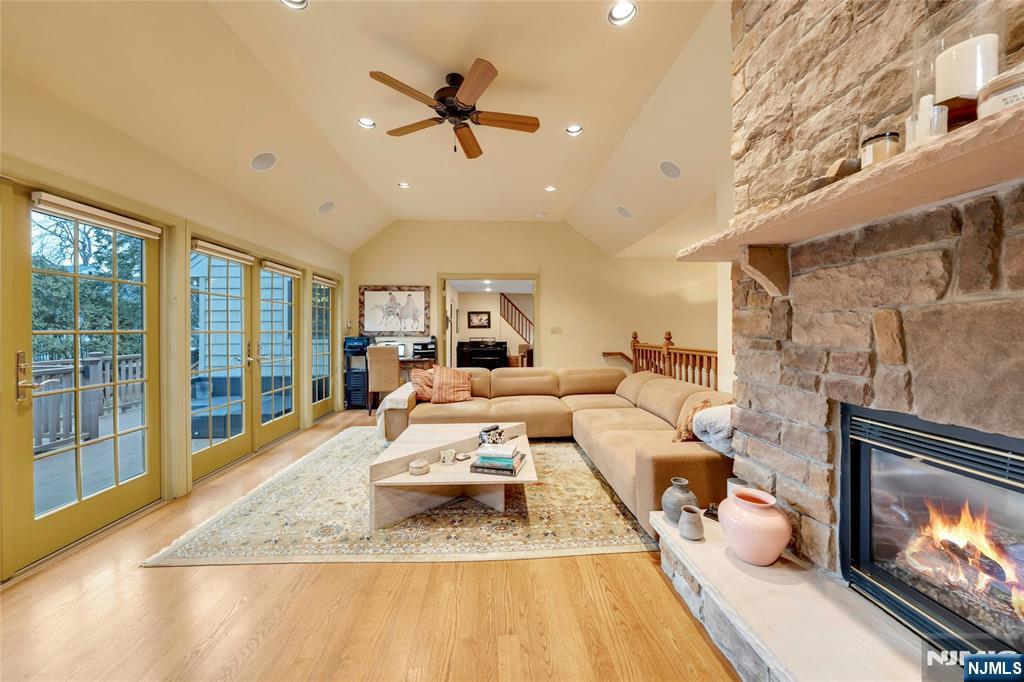 460 Maple Avenue Washington Township, NJ 07676 - Photo 5 of 32