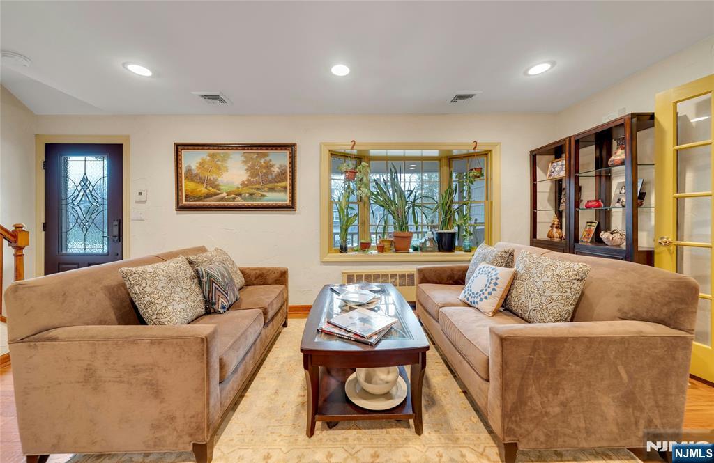 460 Maple Avenue Washington Township, NJ 07676 - Photo 7 of 32