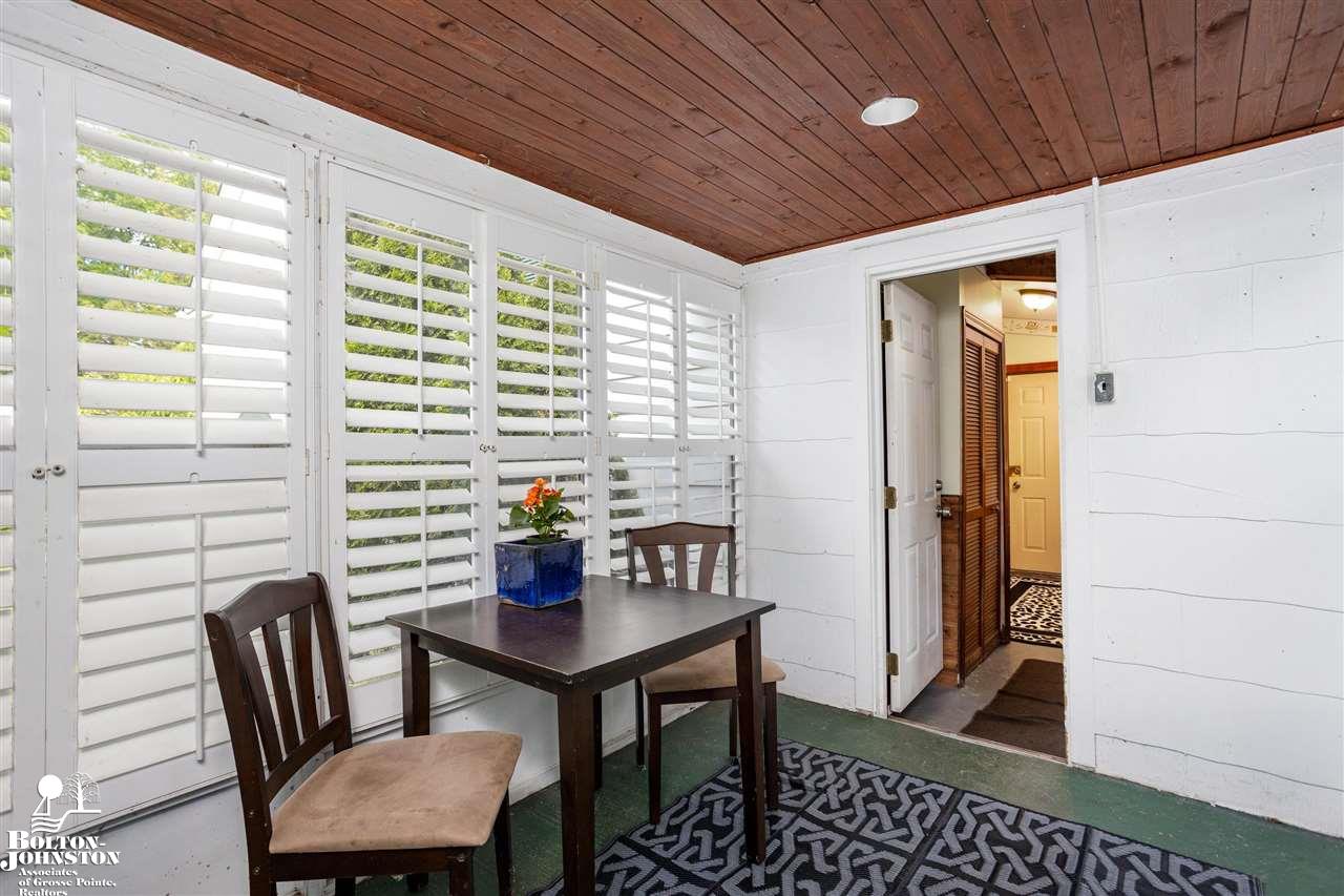 2073 Ridgemont Road Grosse Pointe Woods, MI 48236 - Photo 15 of 21