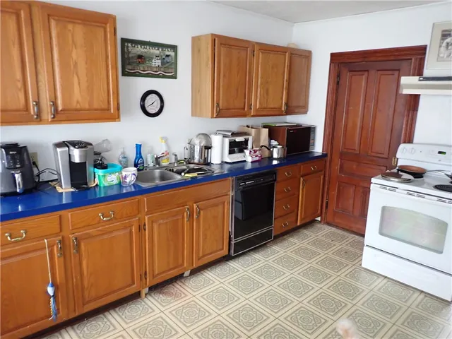 $539,000 | 98 Meadow Avenue, South Kingstown, RI 02879