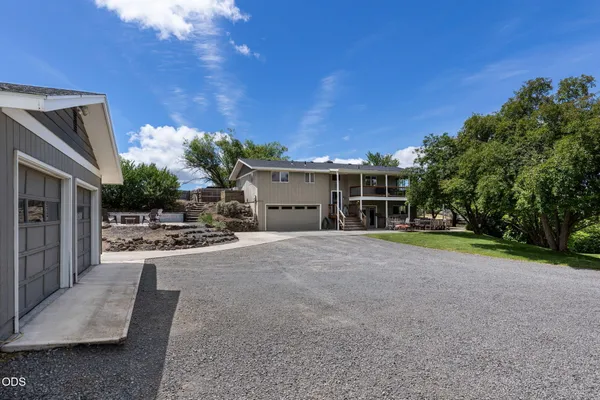 $619,900 | 1561 Northeast Hilltop Lane, Madras, OR 97741