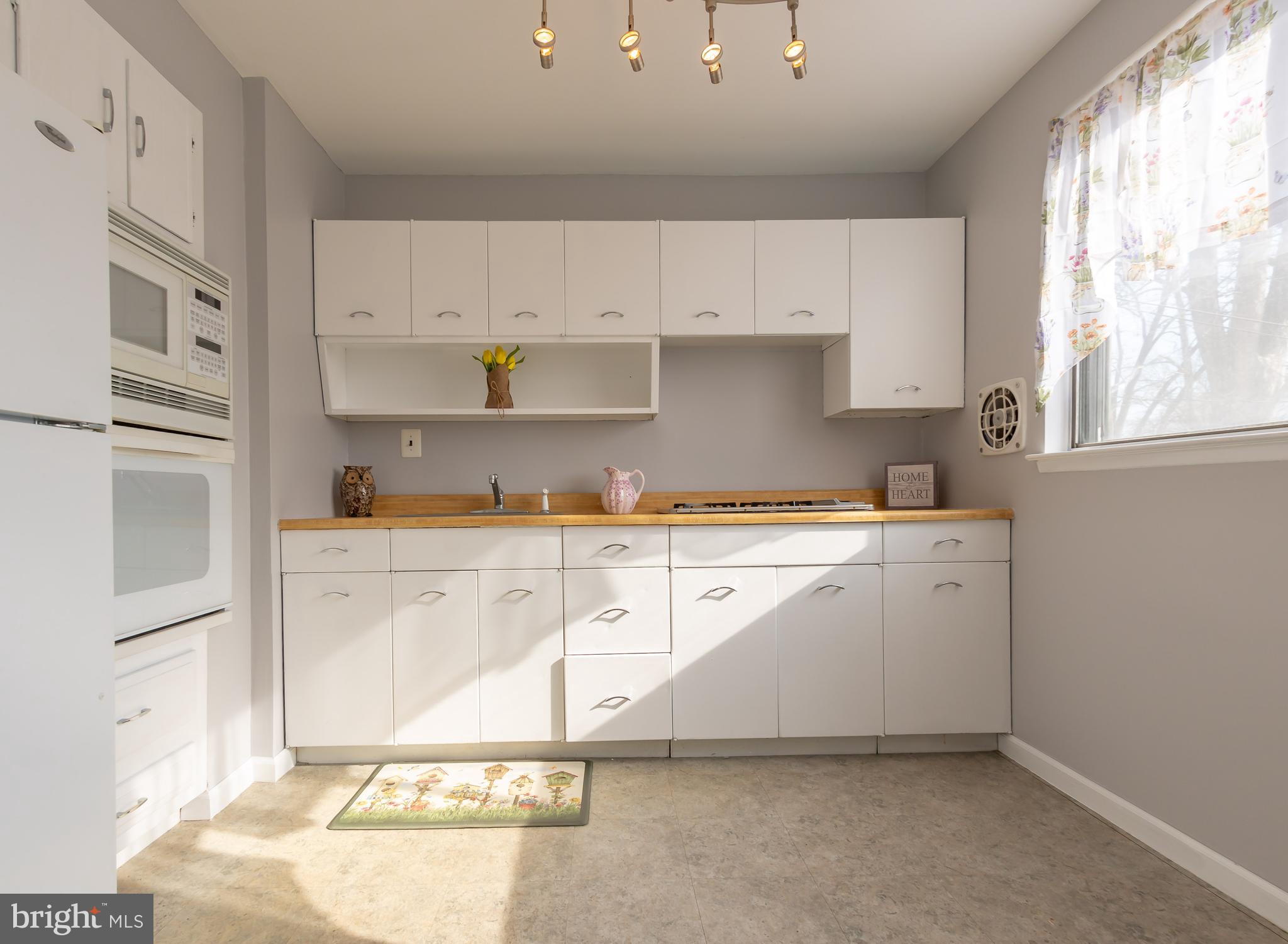 12181 Aster Road Philadelphia, PA 19154 - Photo 13 of 62 Kitchen