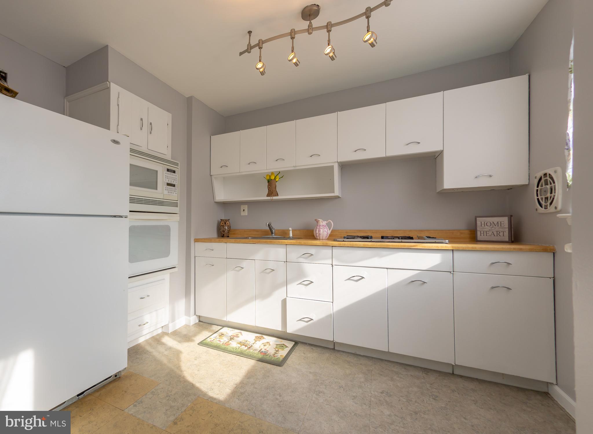 12181 Aster Road Philadelphia, PA 19154 - Photo 14 of 62 Kitchen