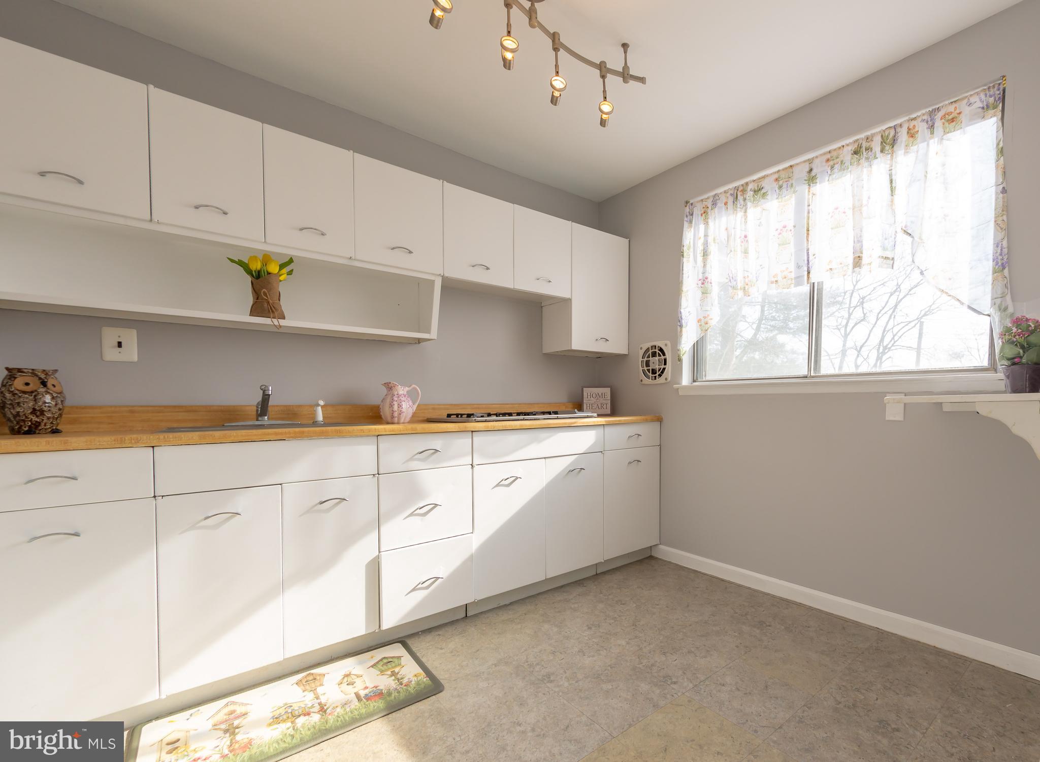 12181 Aster Road Philadelphia, PA 19154 - Photo 15 of 62 Kitchen