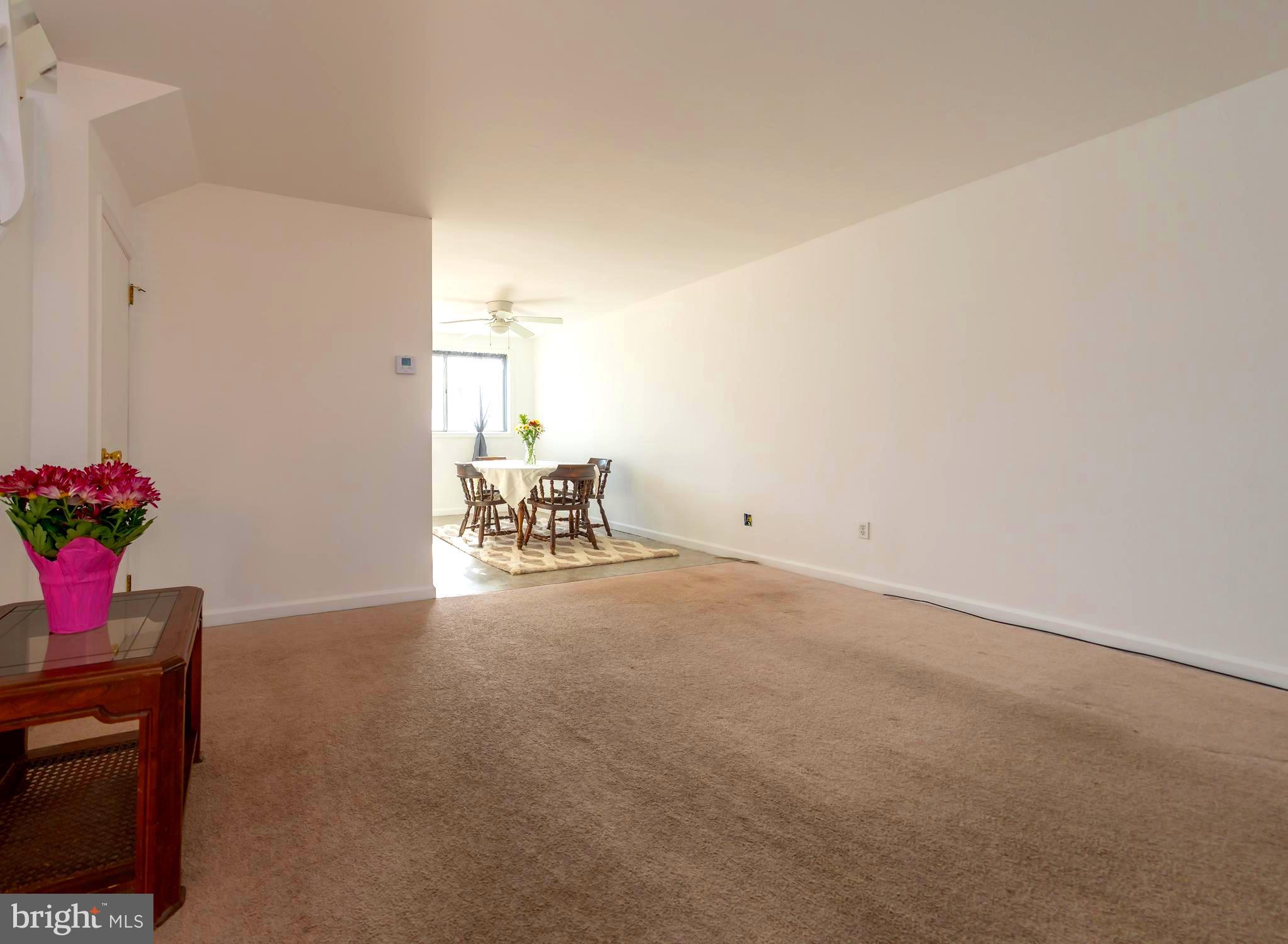 12181 Aster Road Philadelphia, PA 19154 - Photo 4 of 62 Living Room